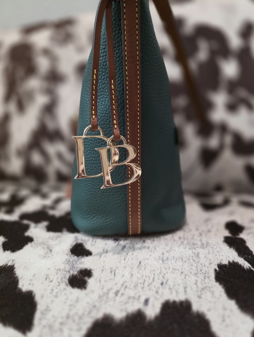 Dooney & Bourke - Picture 3 of 7